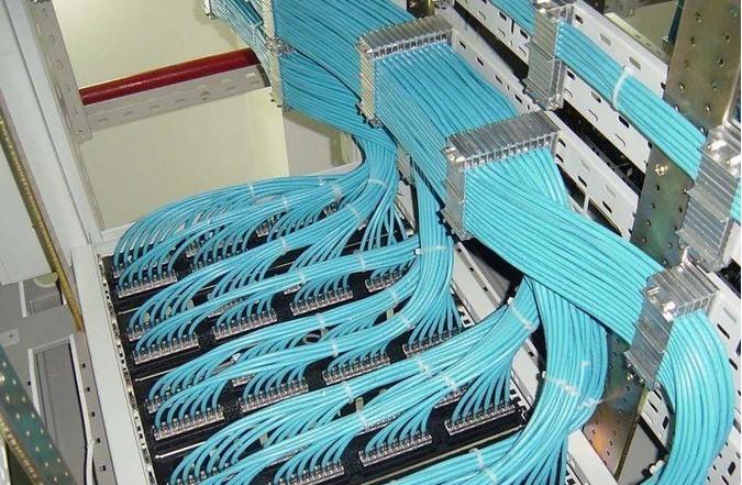 企业光纤网综合布线方案的探讨
