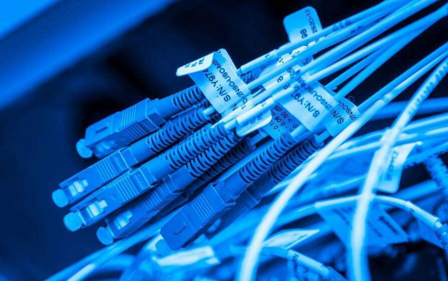 数据中心光纤网络需要更新的解决方案