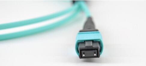 MPO光纤跳线使用注意事项